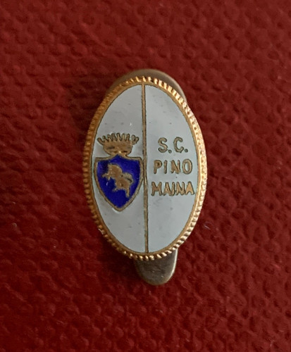 Pino maina distintivo - pino,